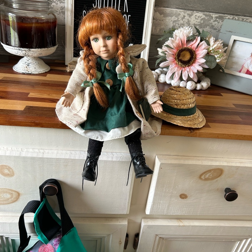Classic porcelain musical Anne of Green Gables doll